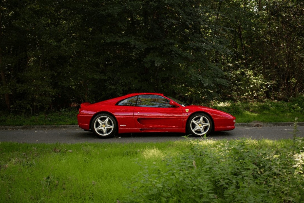 FERRARI F355 GTS - 1995 vue de profil