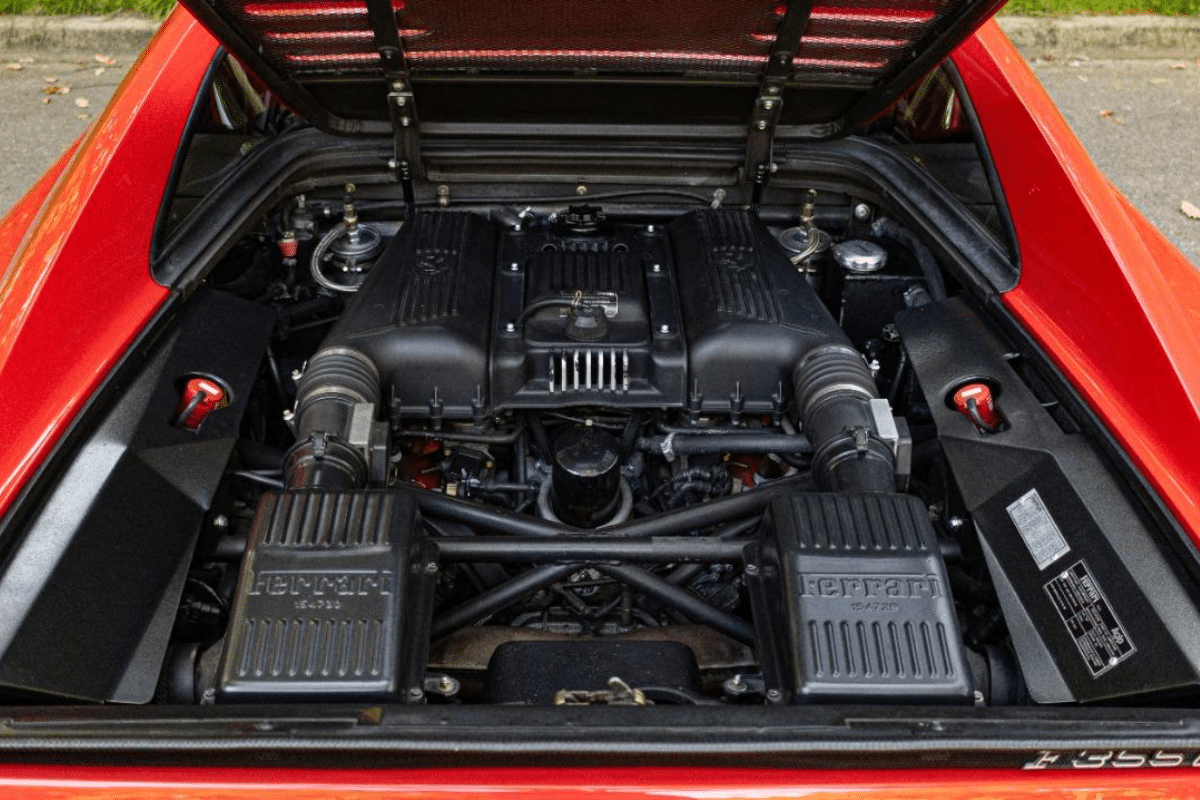 FERRARI F355 GTS - 1995 vue du moteur