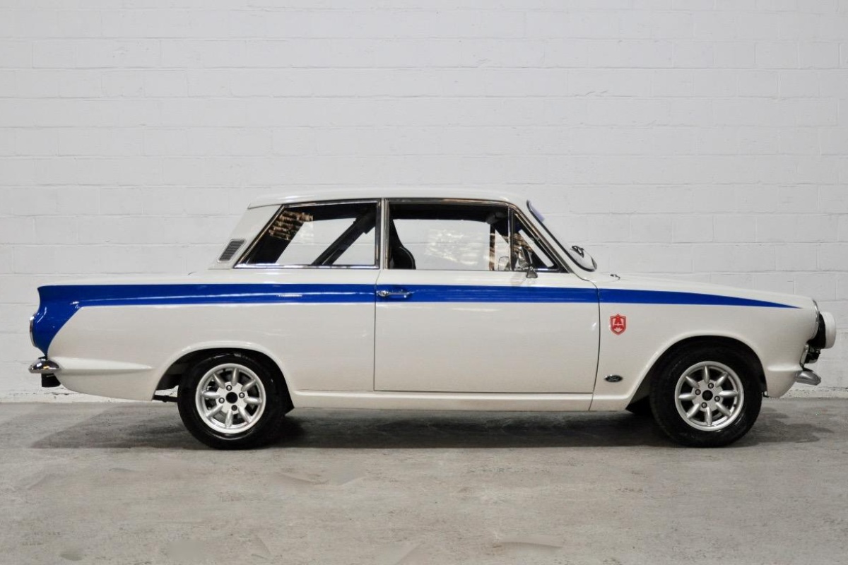 FORD Cortina GT - 1965 vue de profil