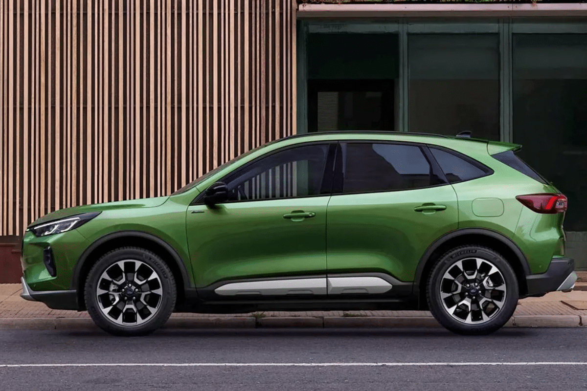 Ford Kuga PHEV vu de profil