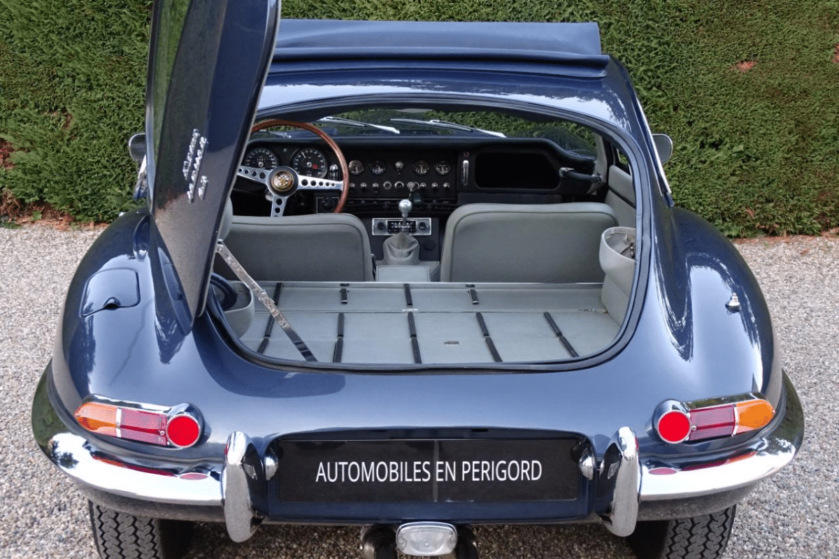 JAGUAR Type E Série 1 4.2 Coupé - 1967 vue de derrière