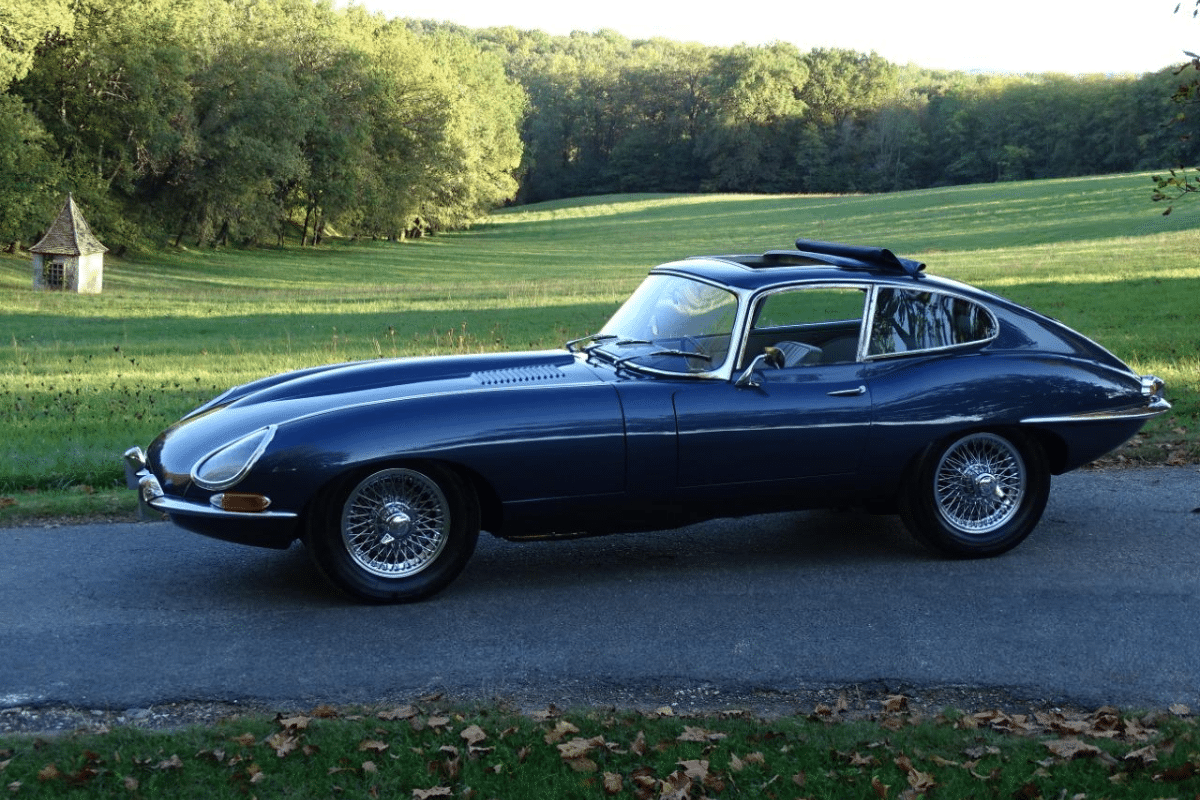 JAGUAR Type E Série 1 4.2 Coupé - 1967 vue de profil