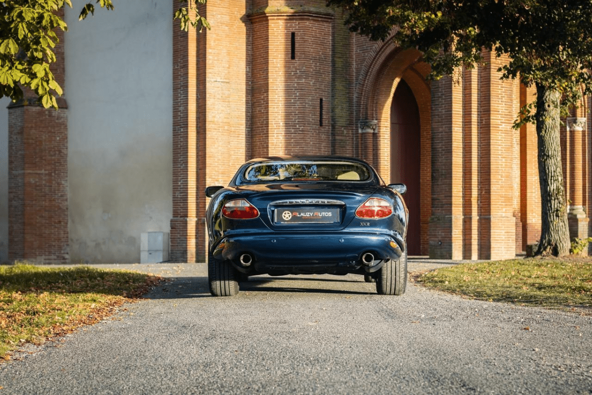 JAGUAR XK8 R R COMPRESSEUR - 2001 vue de derrière
