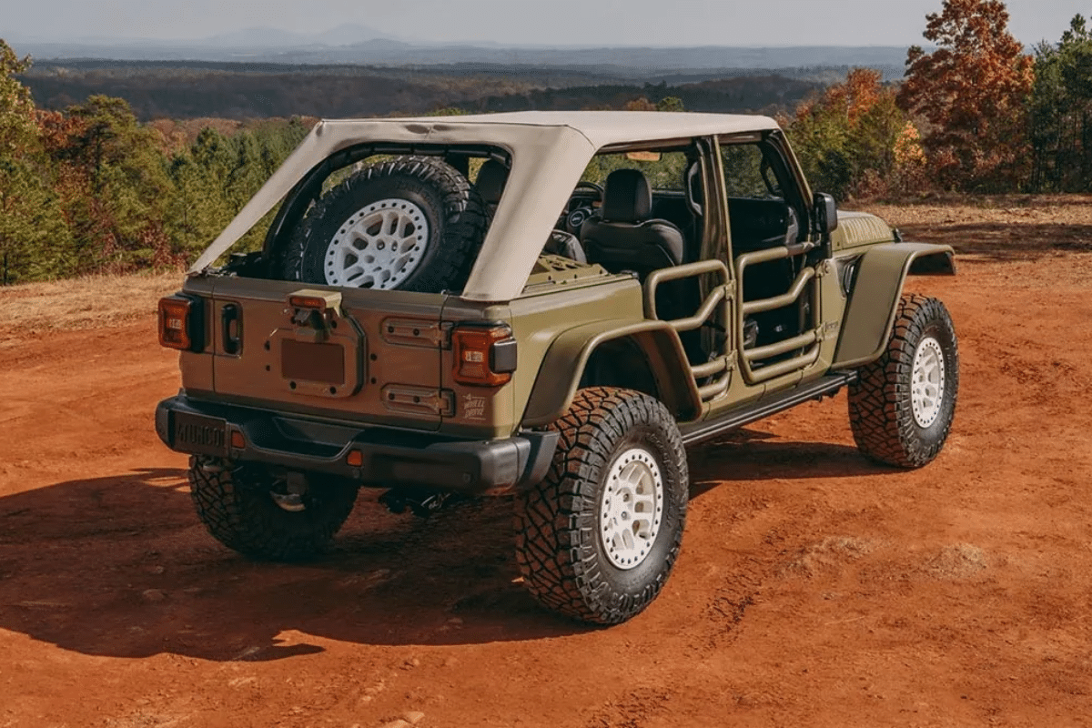 Jeep Wrangler Commando 392 vue arrière