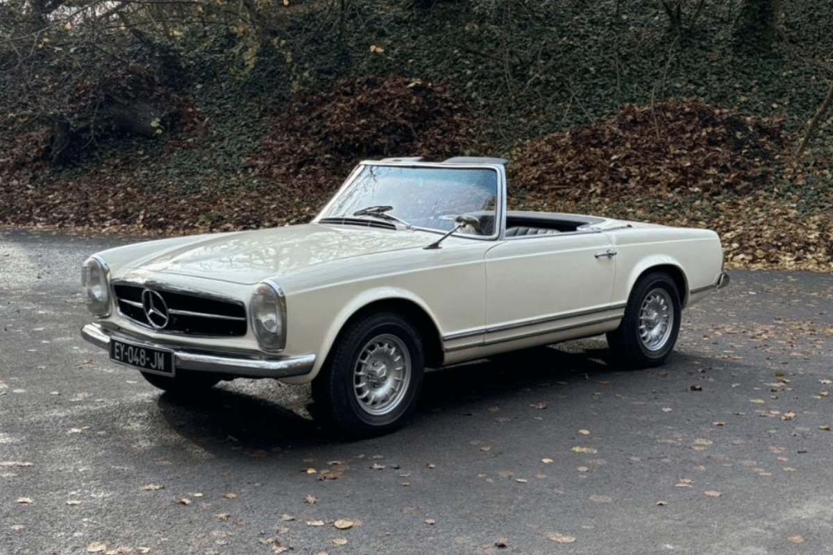MERCEDES 230 SL Pagode BVM4 - 1965 vue de face