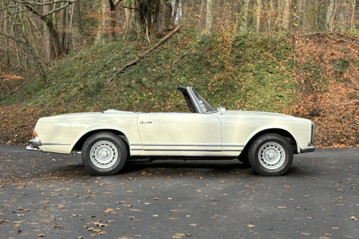 MERCEDES 230 SL Pagode BVM4 - 1965 vue de profil