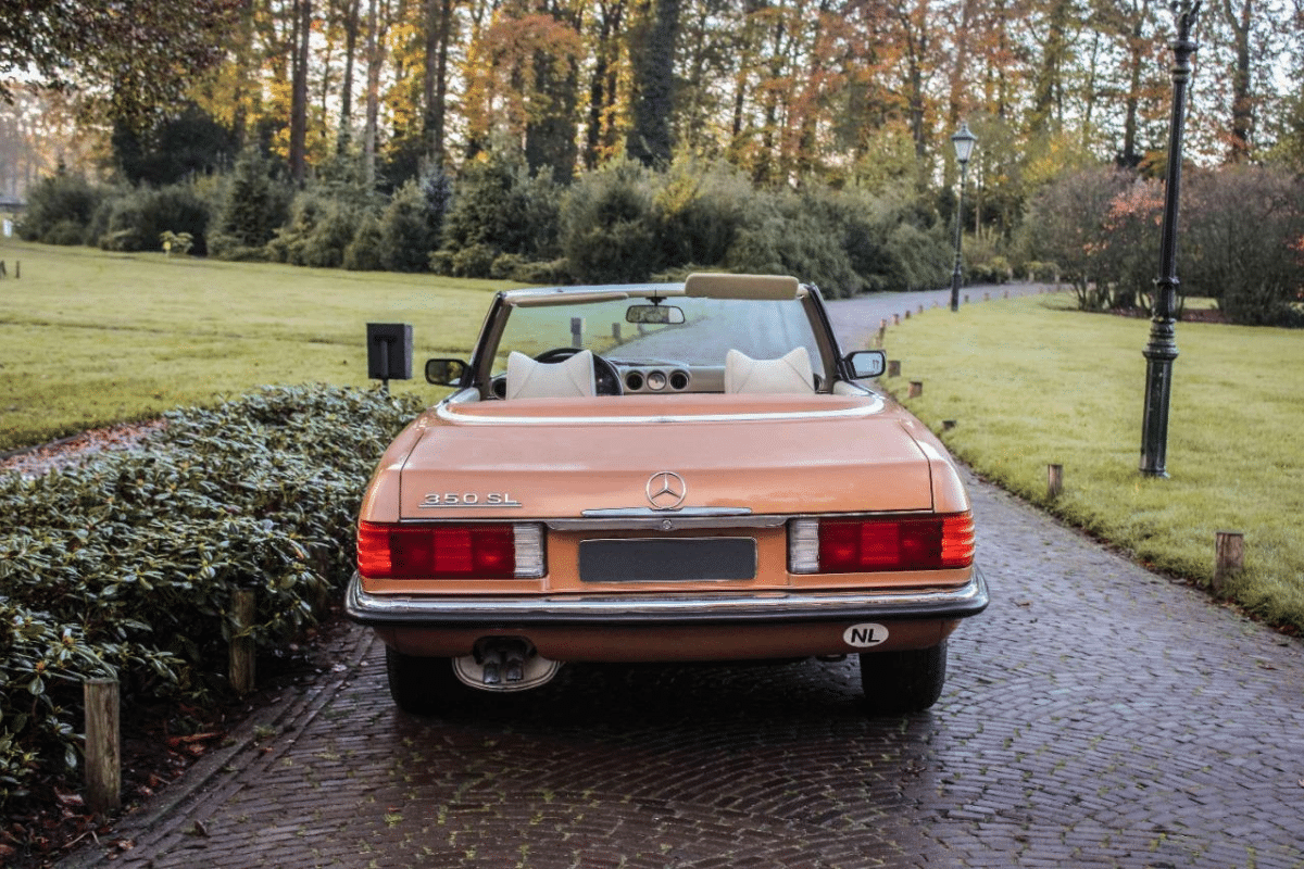MERCEDES 350 SL - 1972 vue de derrière