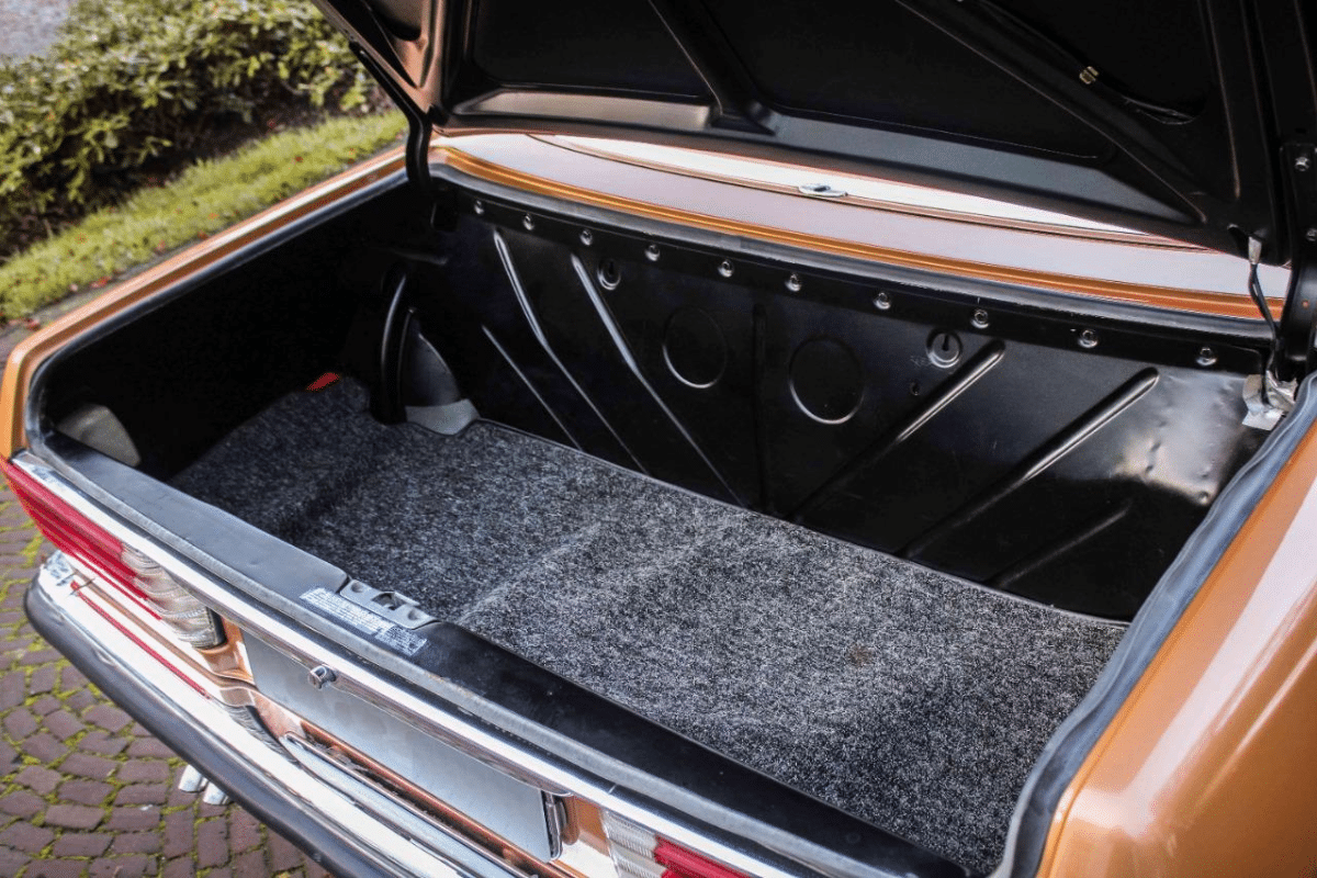 MERCEDES 350 SL - 1972 vue du coffre