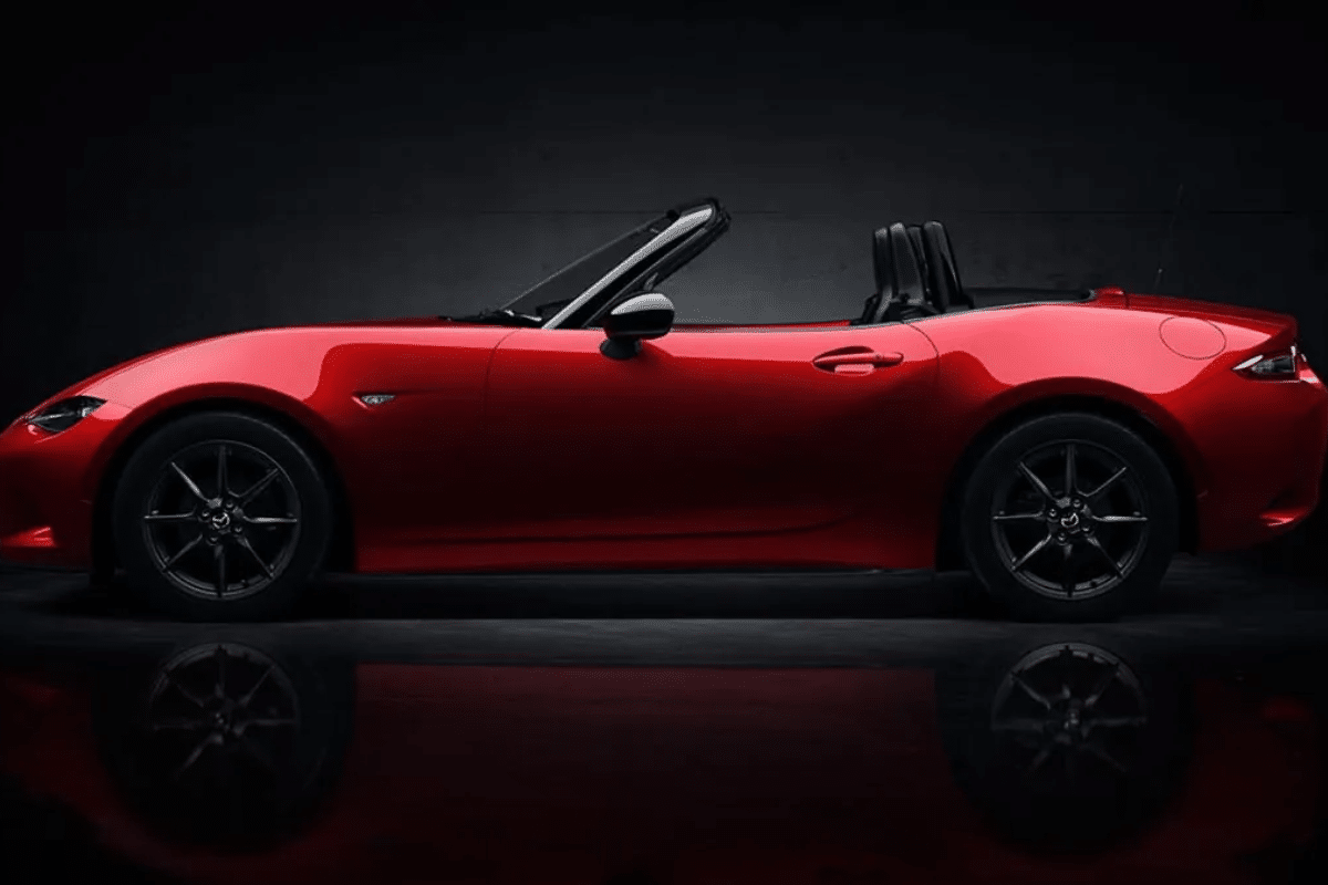Mazda MX-5 cu de profil