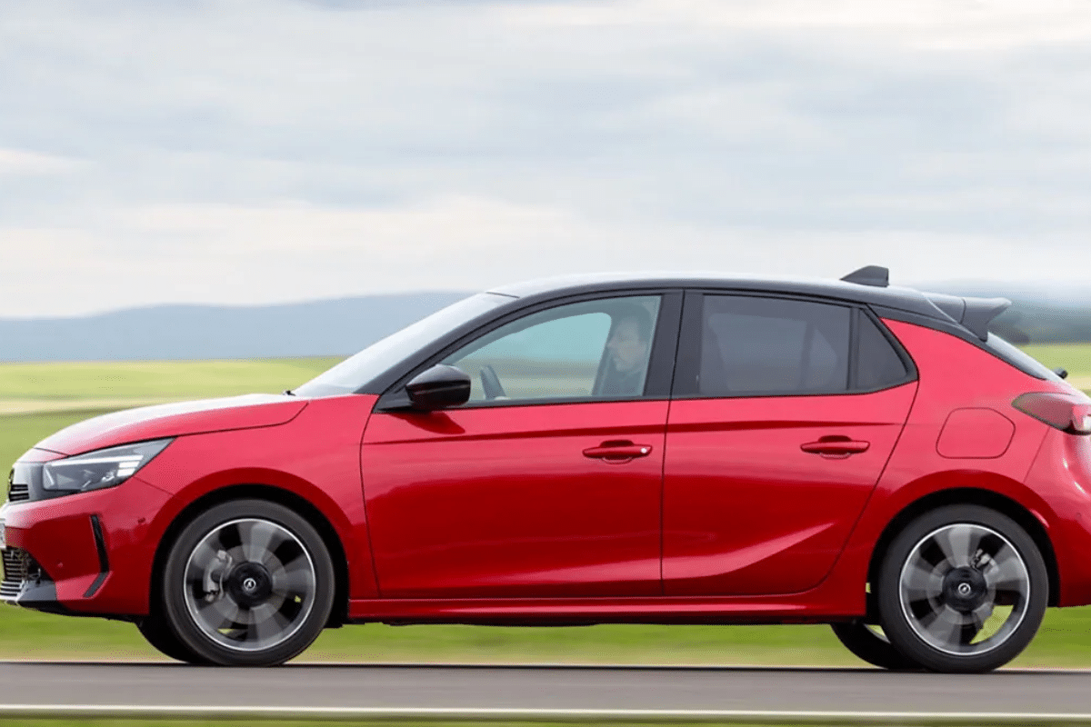Opel Corsa Hybrid vu de profil