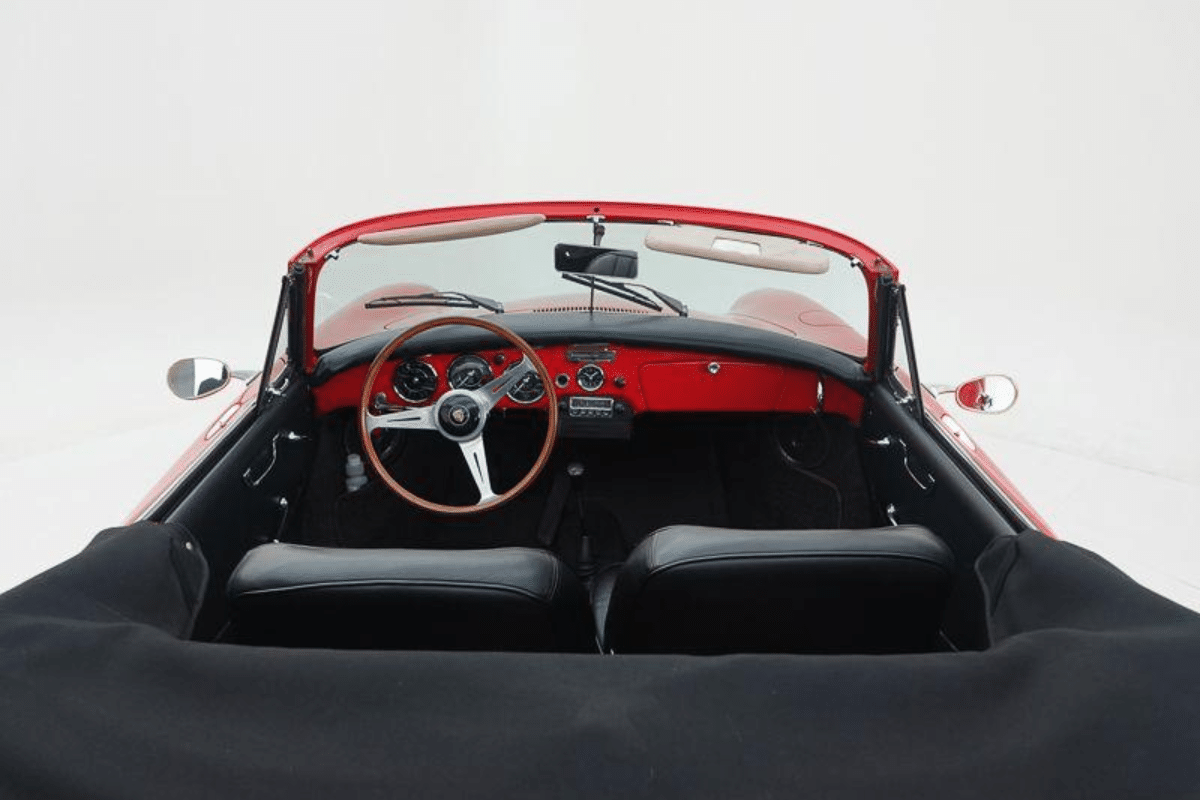 PORSCHE 356 BT6 Super Cabriolet - 1963 vue du volant