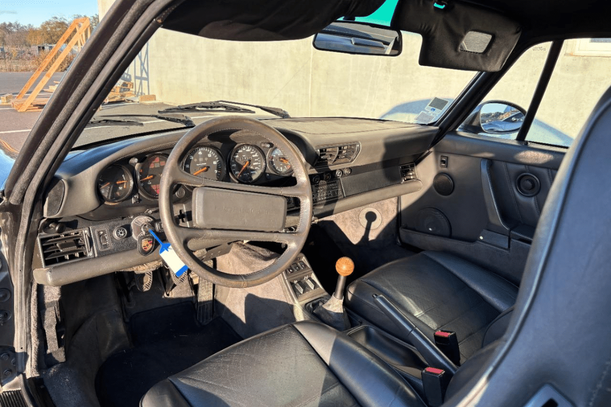 PORSCHE 911 964 carrera 4 - 1989 vue du volant