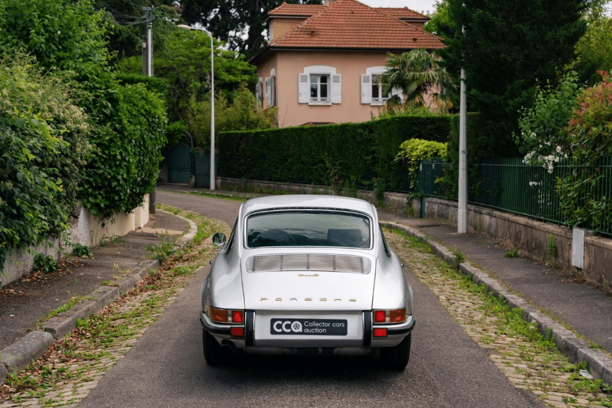 PORSCHE 911 E 2.2L Coupé - 1971 vue de derrière