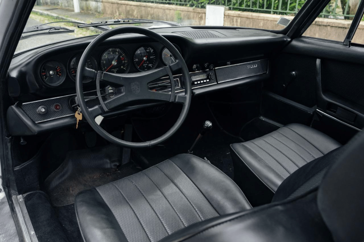 PORSCHE 911 E 2.2L Coupé - 1971 vue du volant