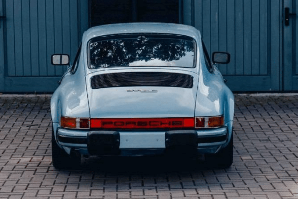 PORSCHE 911 SC - 1982 vue de derrière