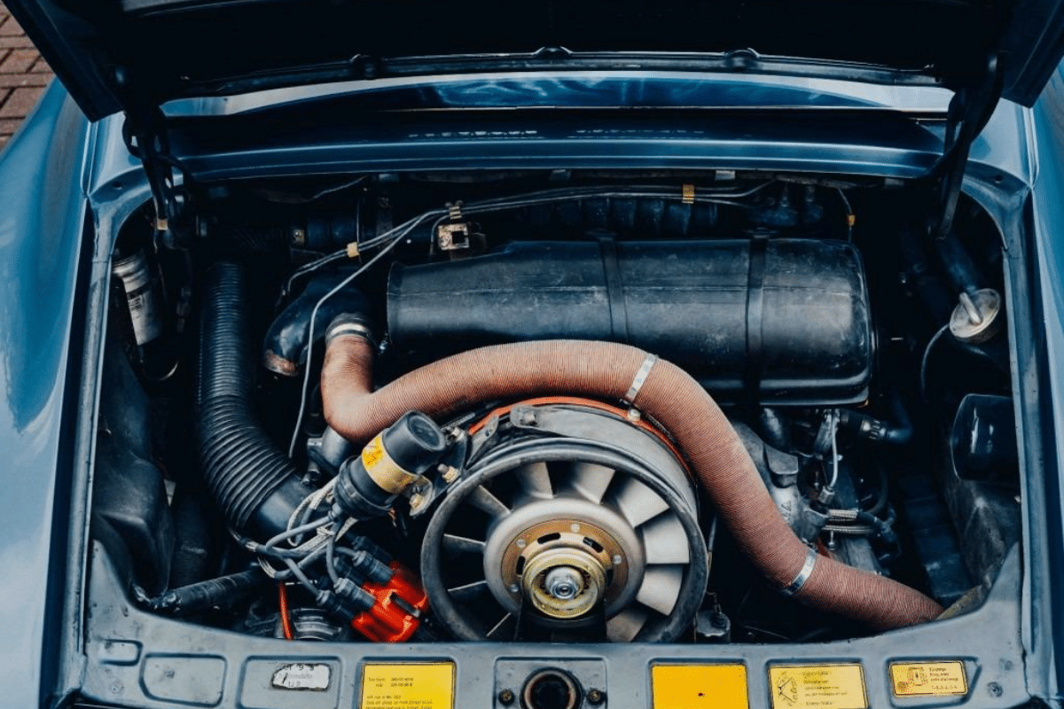 PORSCHE 911 SC - 1982 vue du moteur