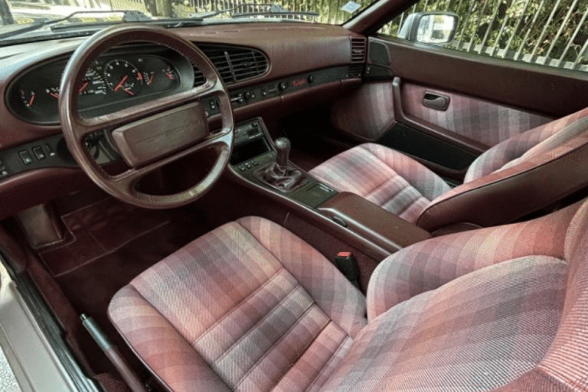 PORSCHE 944 Turbo Cup - 1988 vue du volant