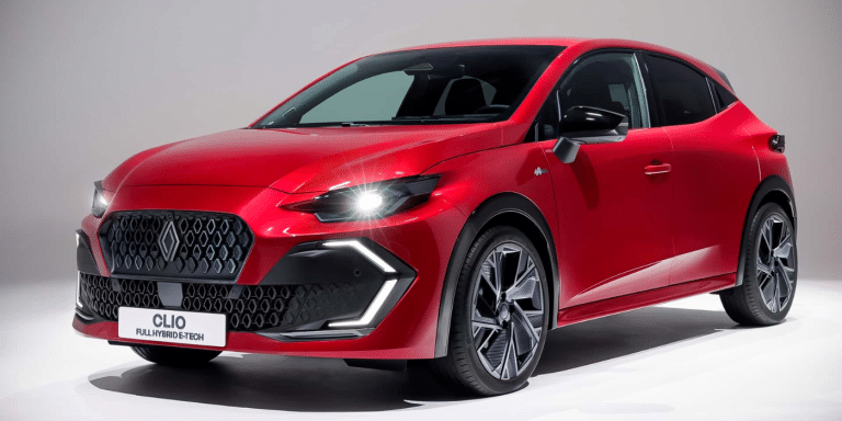 Moteur hybride de 160 ch et 3,9 l/100 km : la Clio 2026 change de catégorie et ça vaut le coup d&rsquo;attendre