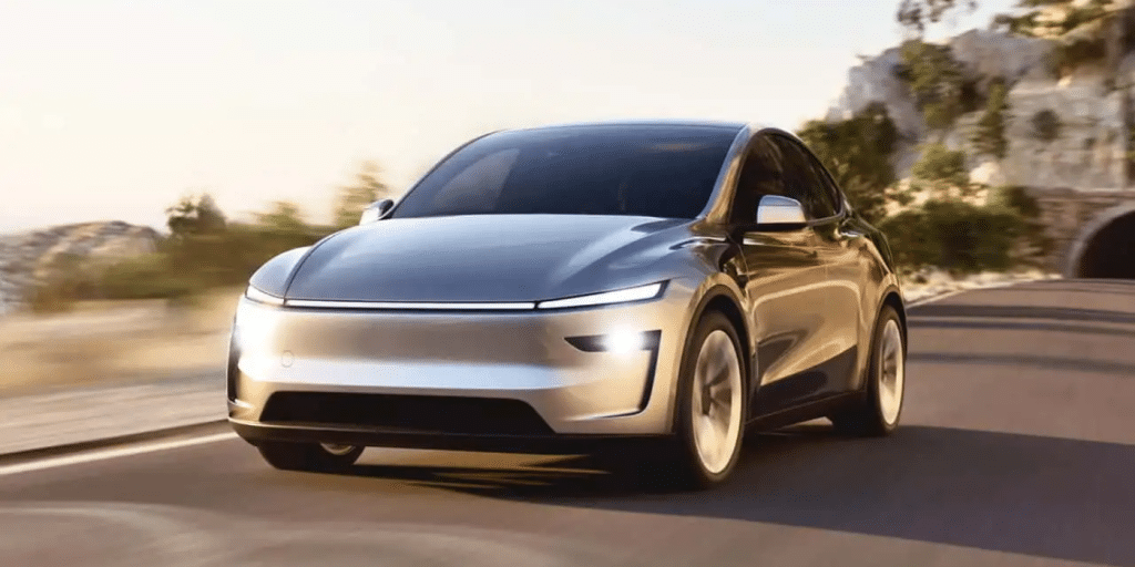 Une nouvelle Tesla Model Y totalement repensée arrive en Europe : plus spacieuse, plus polyvalente