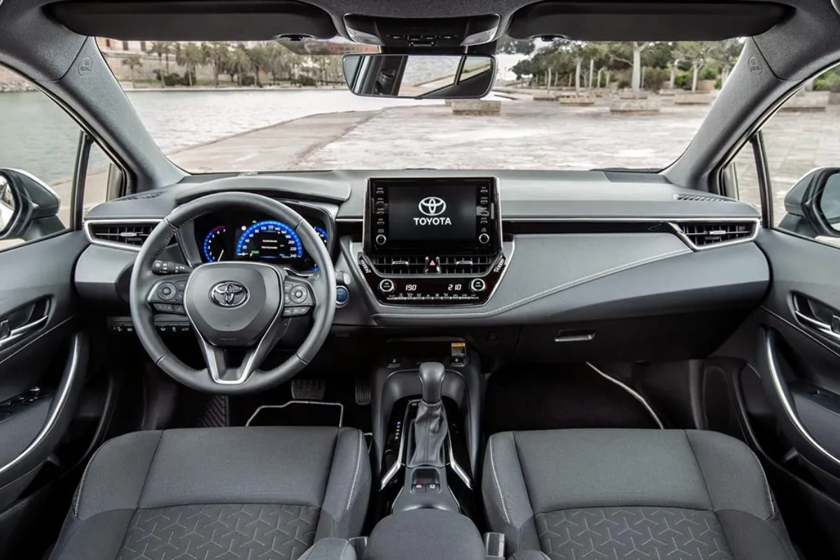 Toyota Corolla Touring Sports 2025 vue du volant
