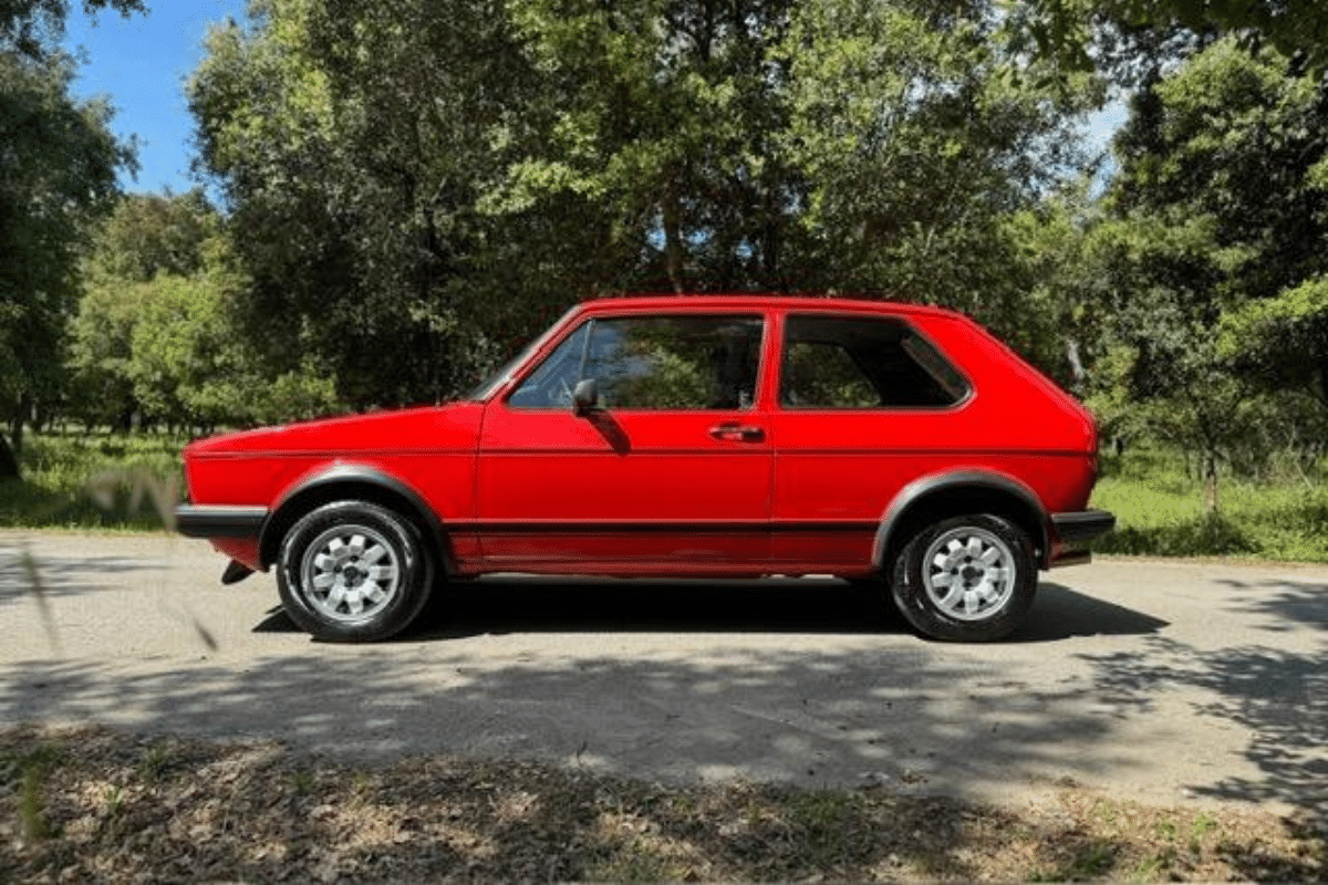 VOLKSWAGEN 1600 GTI MK1 - 1982 vue de profil