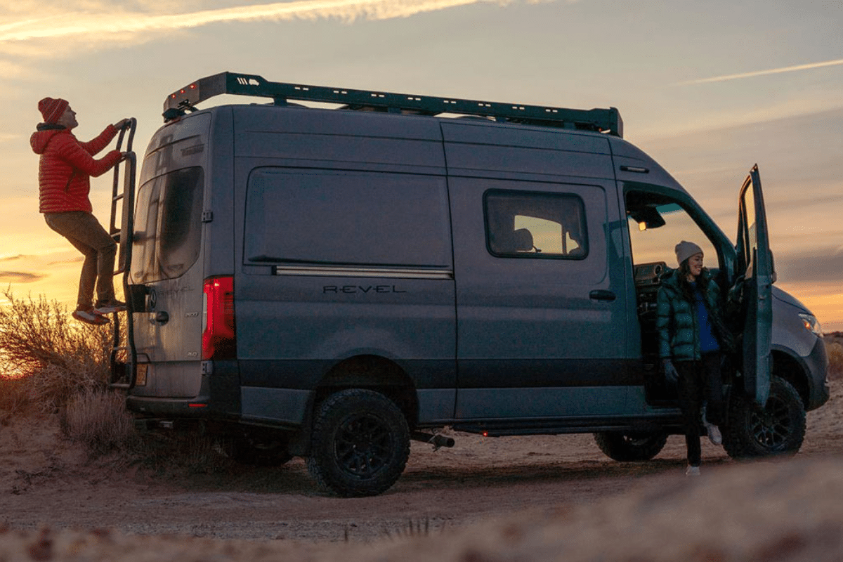 Winnebago Revel vu de profil