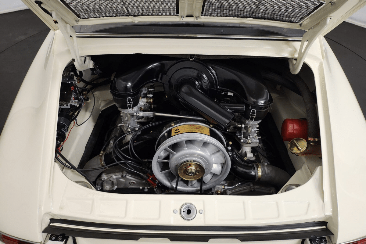 1966 Porsche 911 2.0 SWB vue du moteur