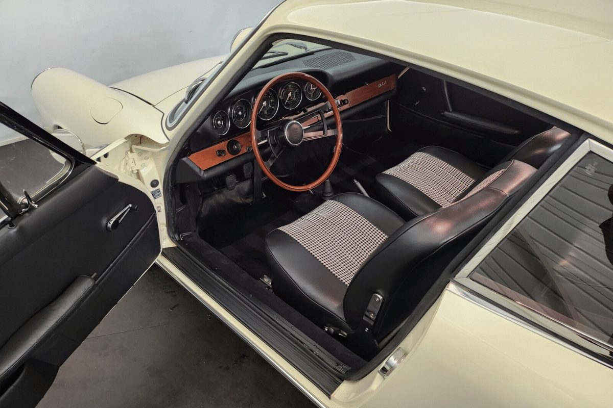 1966 Porsche 911 2.0 SWB vue du volant
