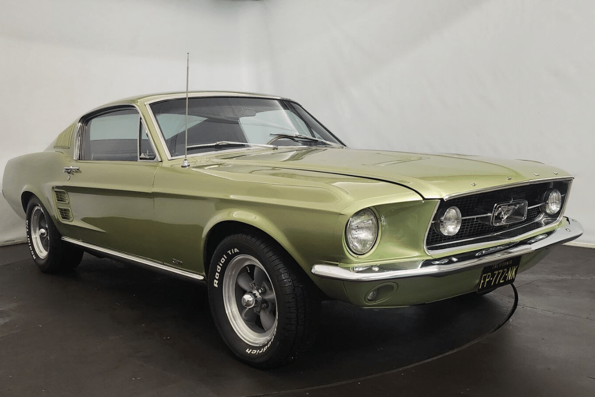 1967 Ford Mustang GT Fastback Code S vue de face