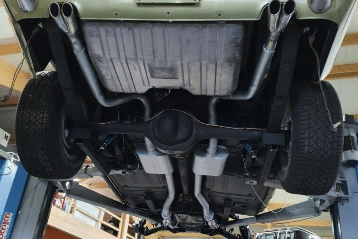 1967 Ford Mustang GT Fastback Code S vue du bas