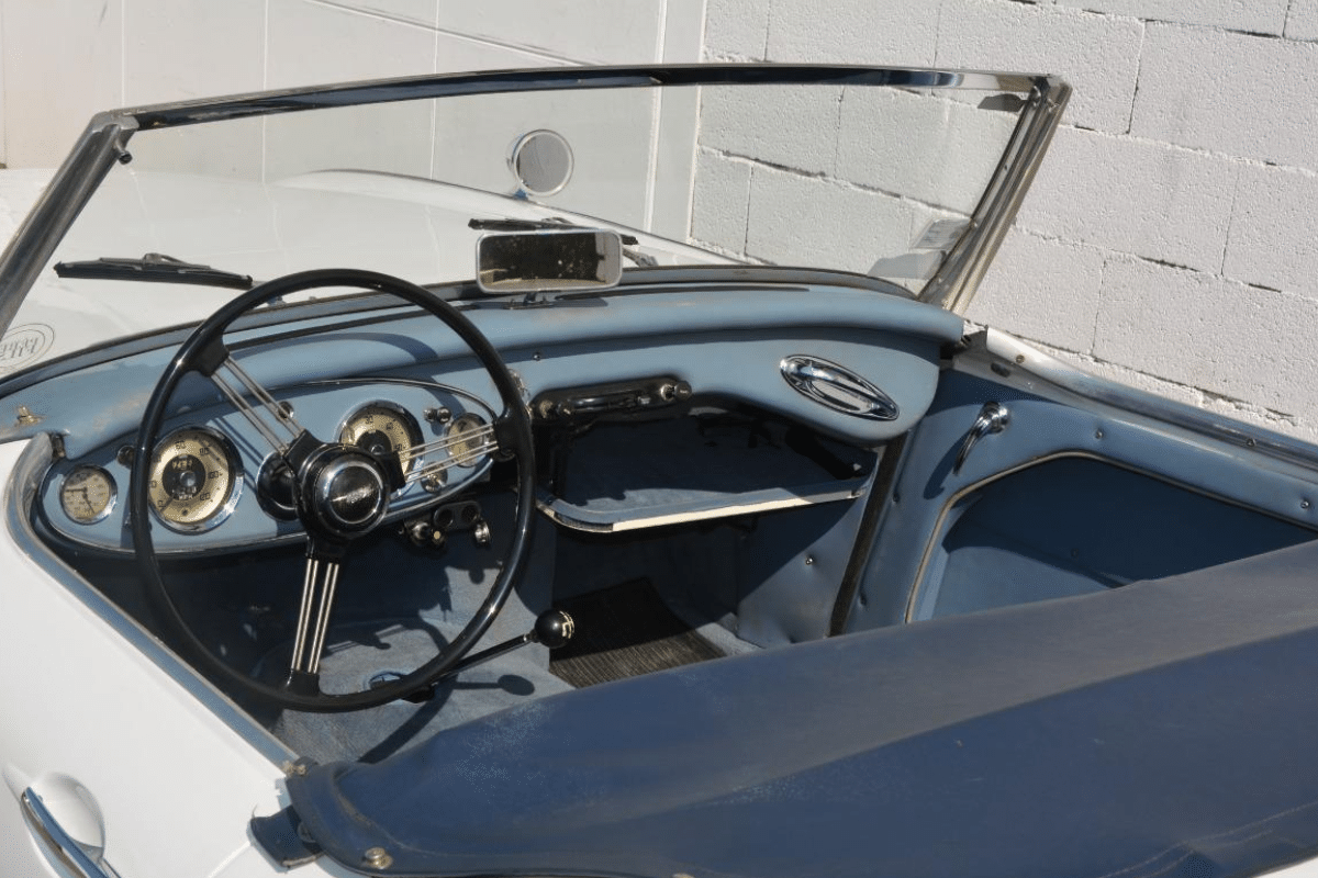 AUSTIN HEALEY 100 1006 BN6 - 1959 vue du volant