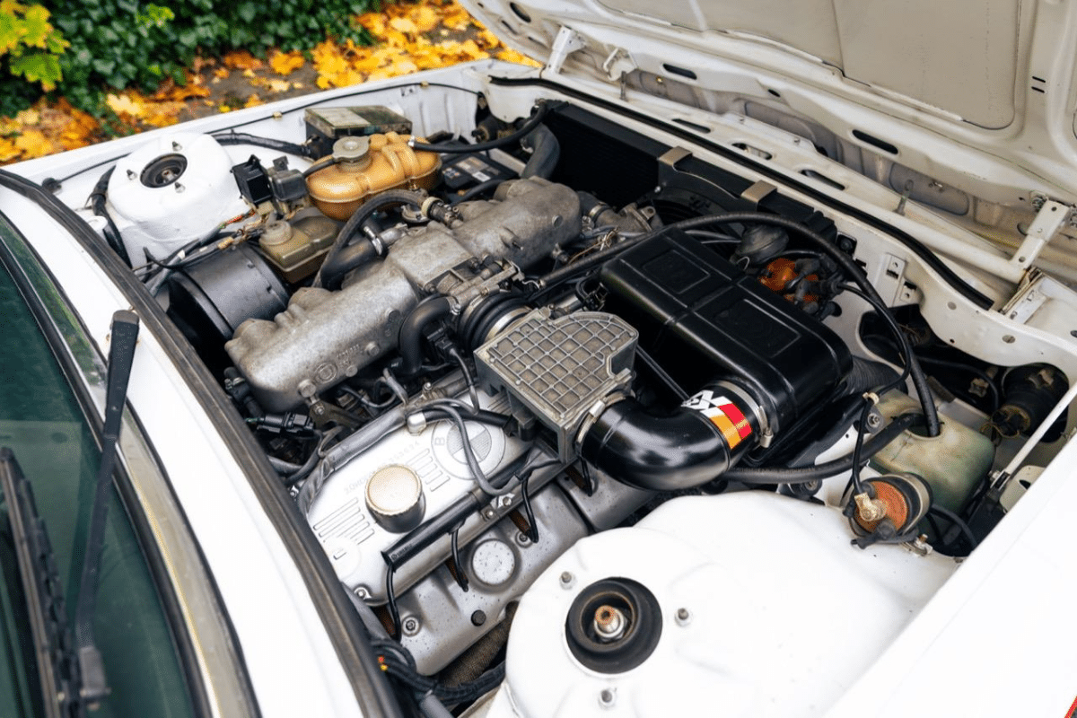BMW 530 ius - 1979 vue du moteur