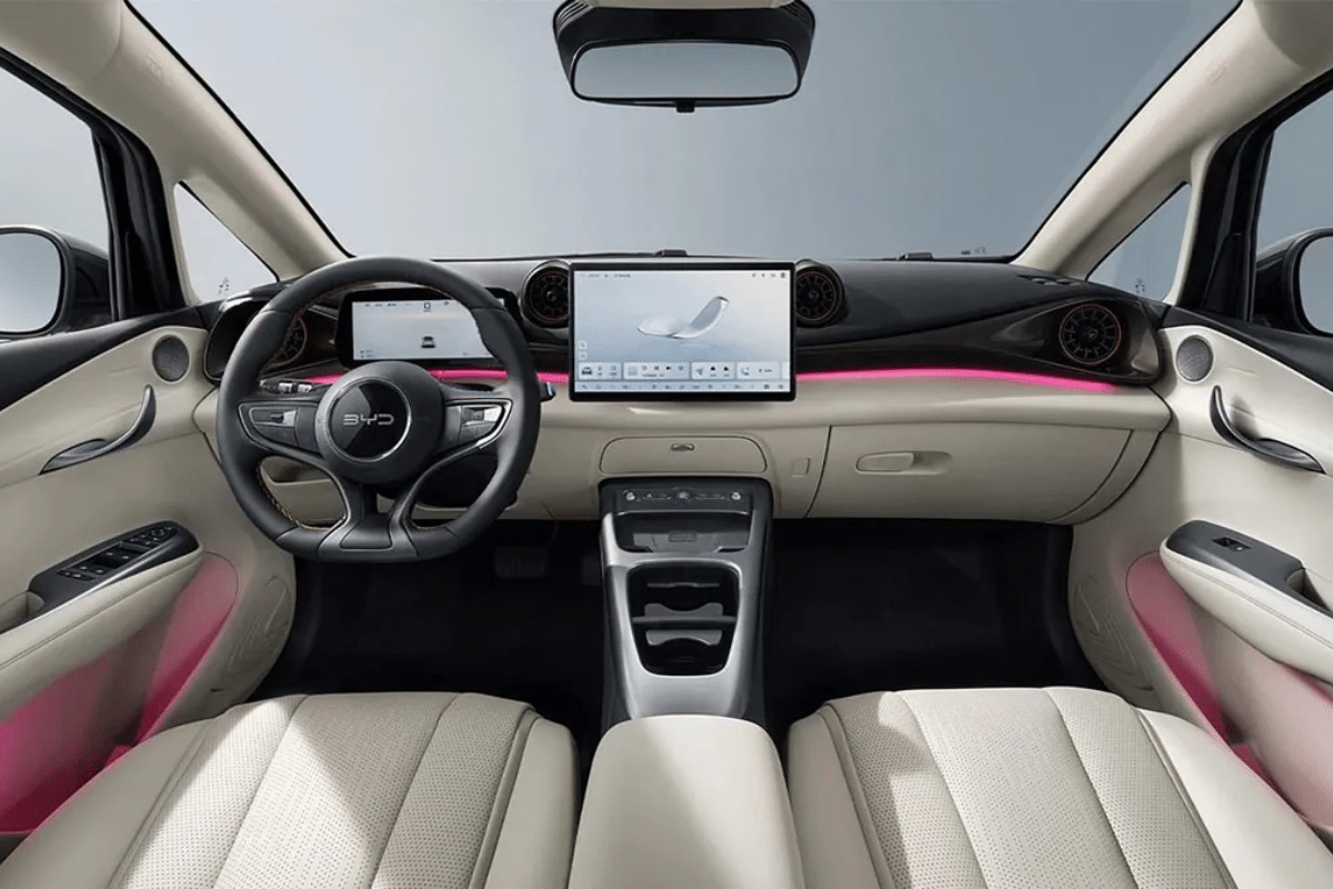 BYD Dolphin DM‑i design intérieur