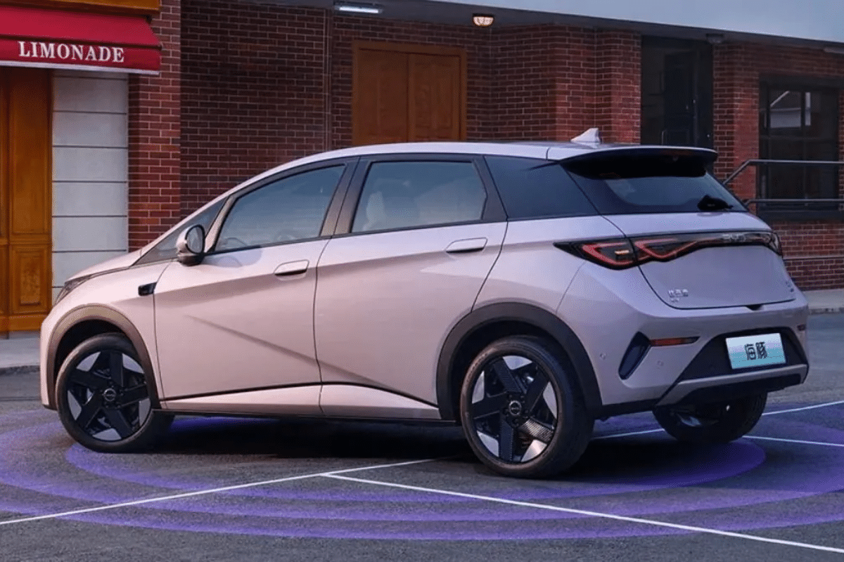 BYD Dolphin DM‑i vue arrière