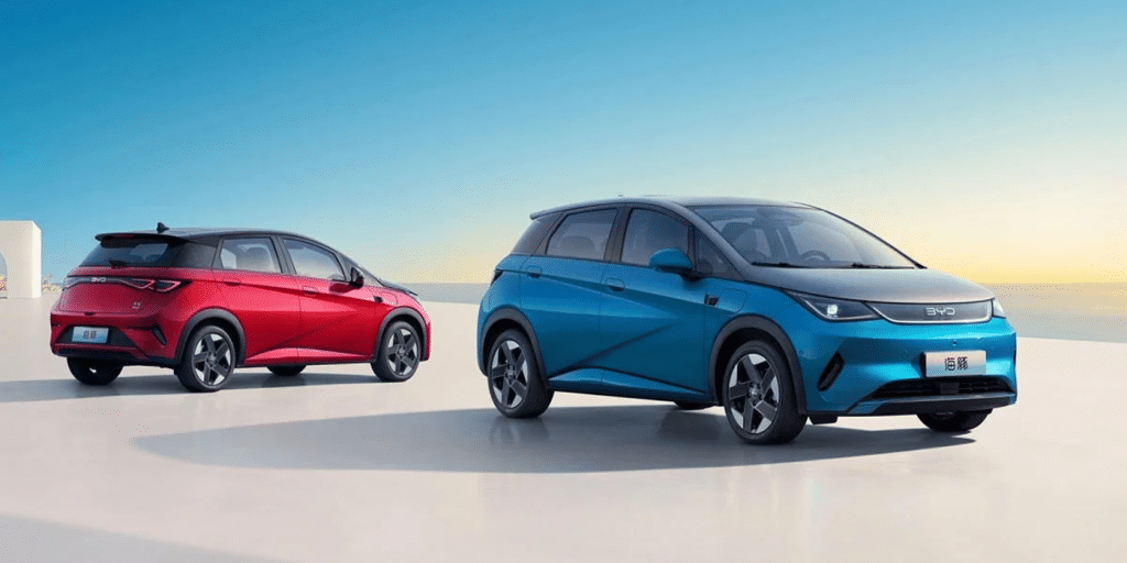 À moins de 23 000 €, cette BYD hybride pourrait faire de l’ombre à la Toyota Corolla en 2026 et ça vaut le coup d'attendre