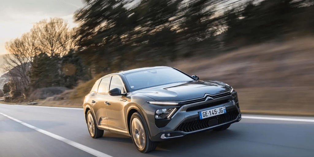 Elle coûte 10 000 € de moins qu’avant et défie BYD et Omoda avec ses vraies qualités de familiale