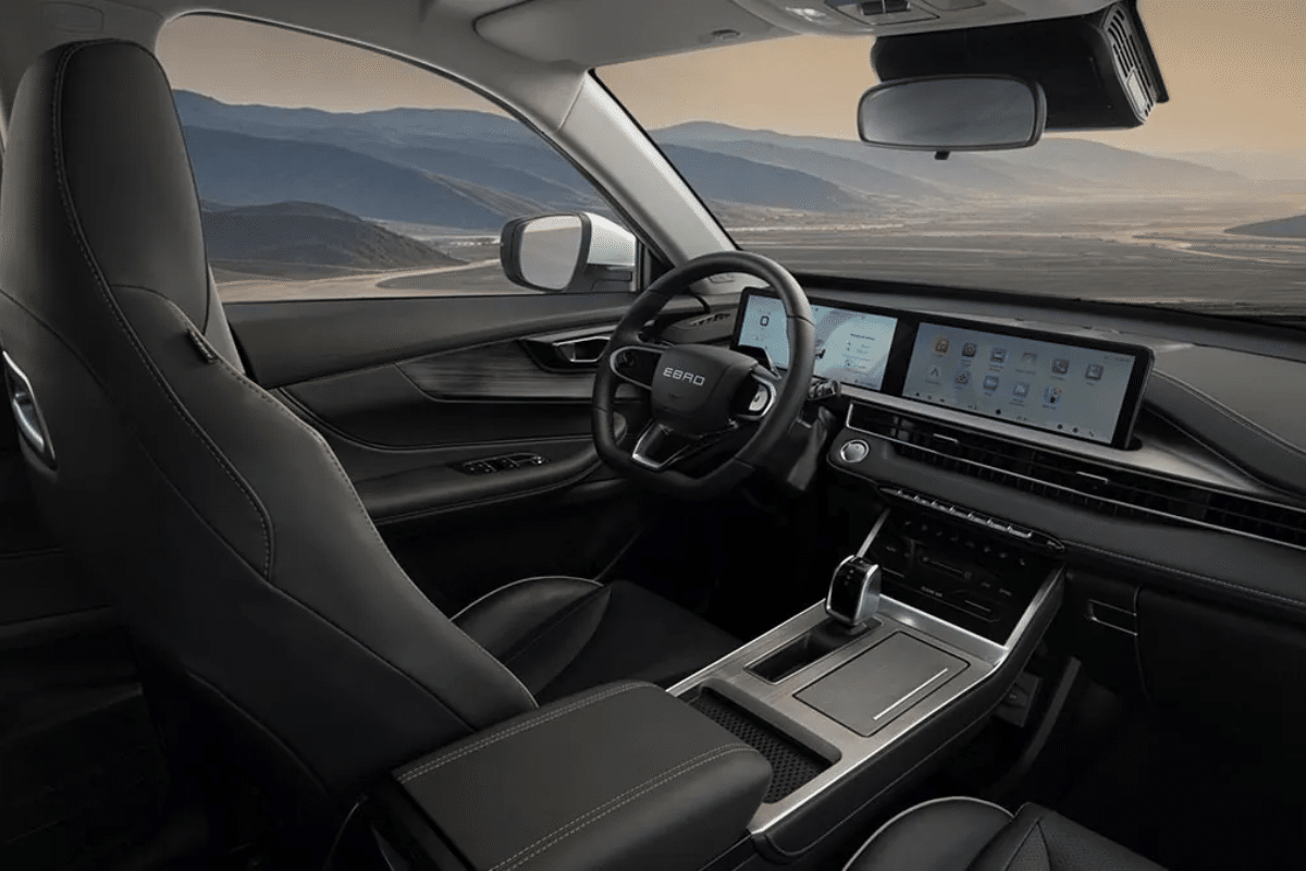 EBRO s400 HEV design intérieur