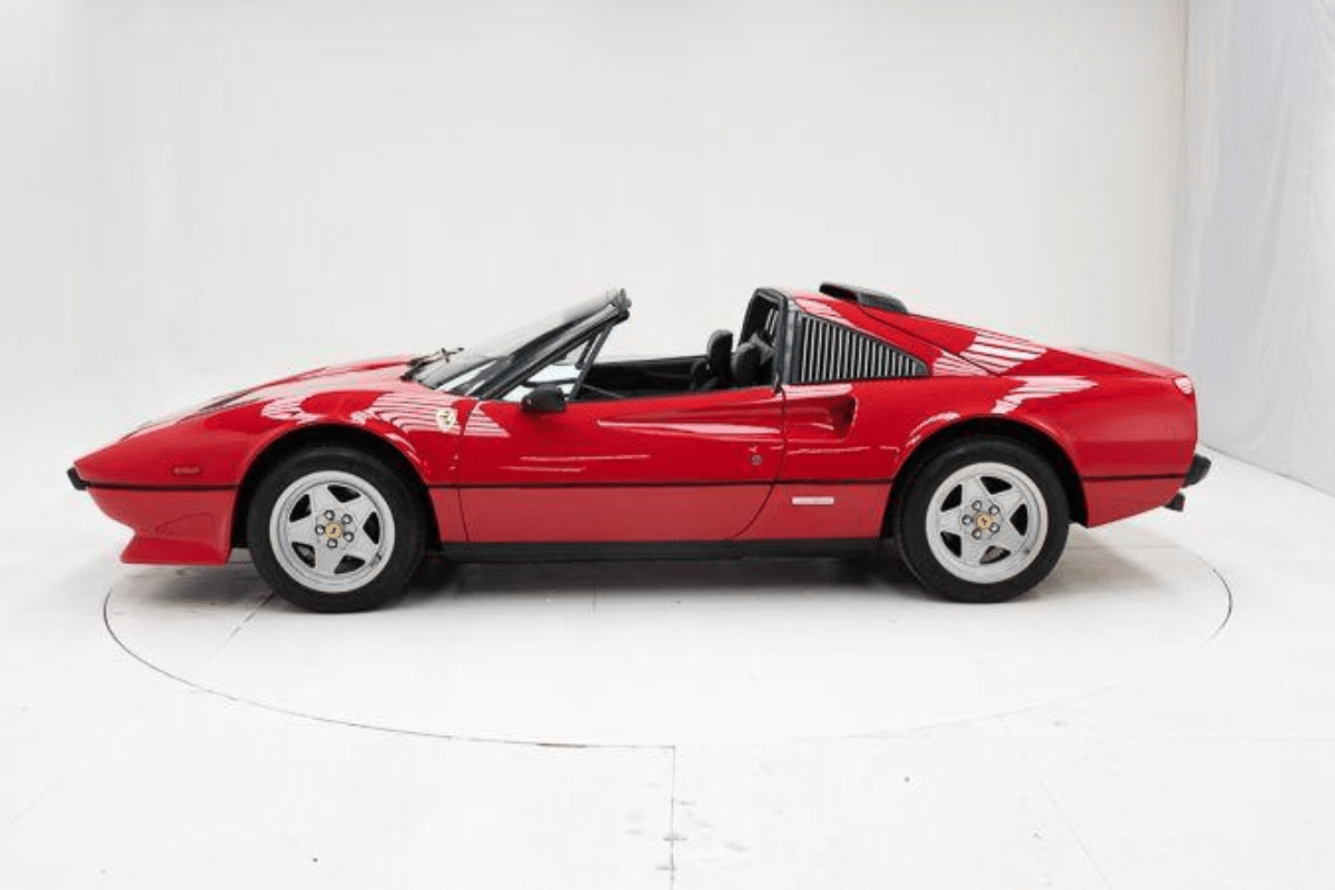 FERRARI 308 GTSi QV - 1983 vue de profil