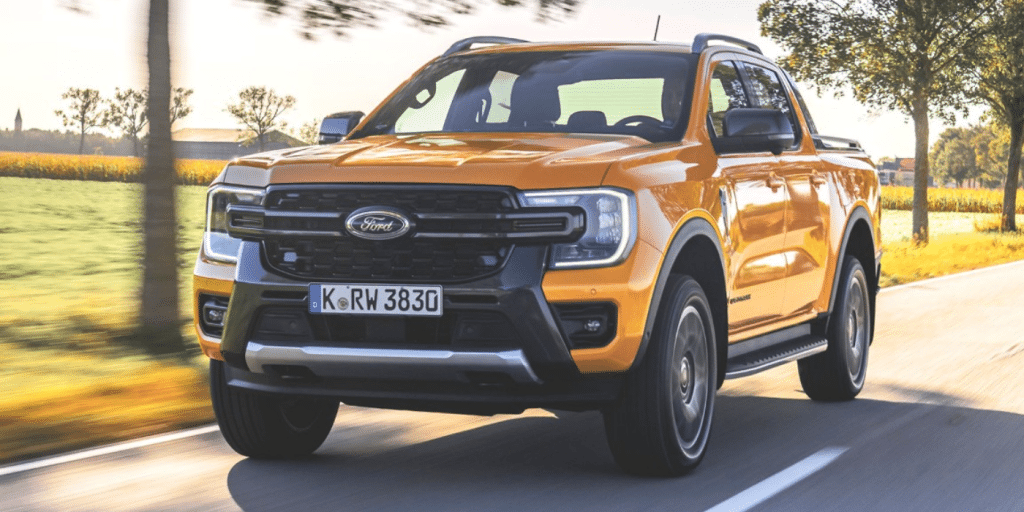 Conduite sans les mains, look agressif, 697 Nm : le Ford Ranger joue la carte premium