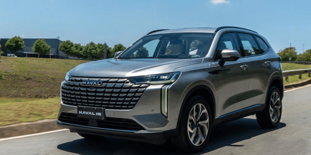 243 ch, 5,2 L/100 km et un prix canon : ce SUV hybride pourrait faire tomber le RAV4