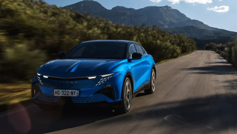 Nouvelle Alpine A390 : son intérieur va vous surprendre, entre sportivité pure et grand confort