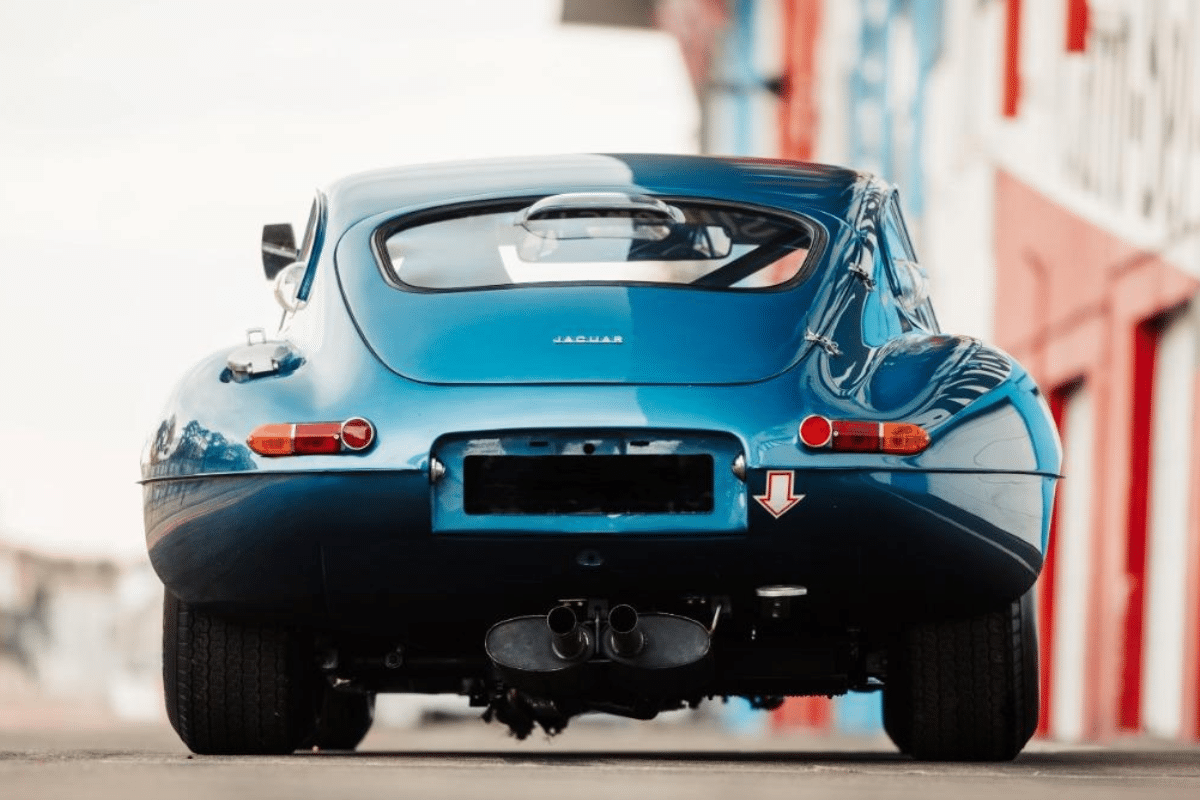 JAGUAR Type E Semi Lightweight - 1963 vue de derrière