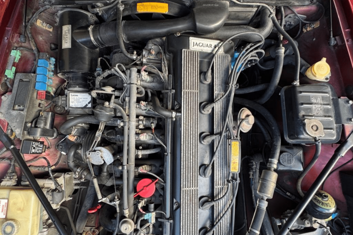 JAGUAR XJS Cabriolet 4.0 - 1993 vue du moteur