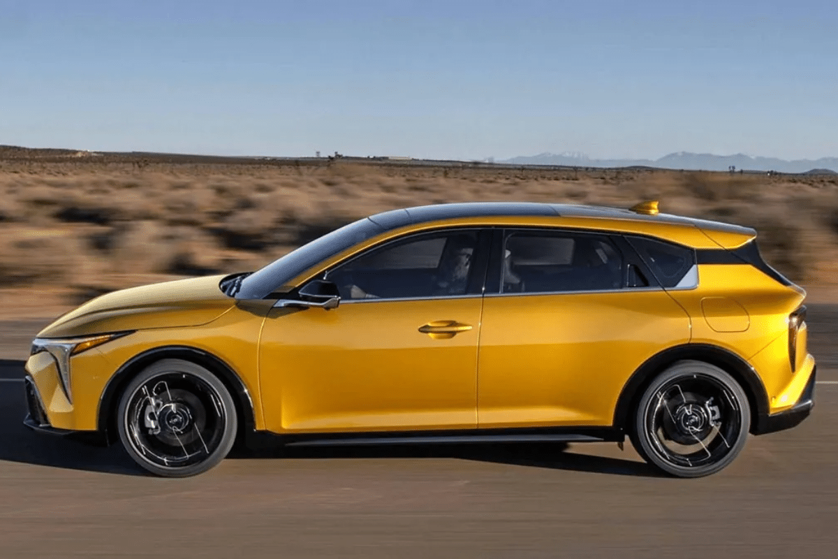 Kia K4 vu de profil