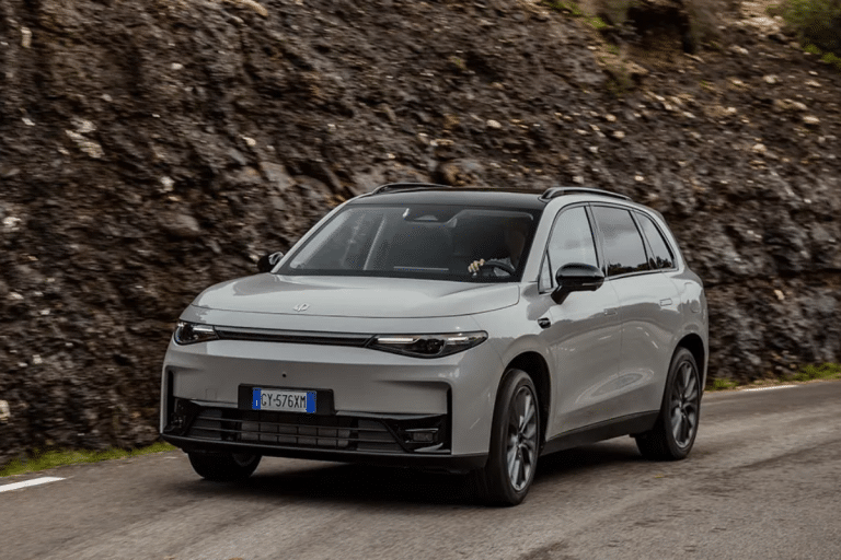 1 000 km sans recharge et moins de 33 000 € : Le SUV Leapmotor C10 REEV met la pression aux marques européennes