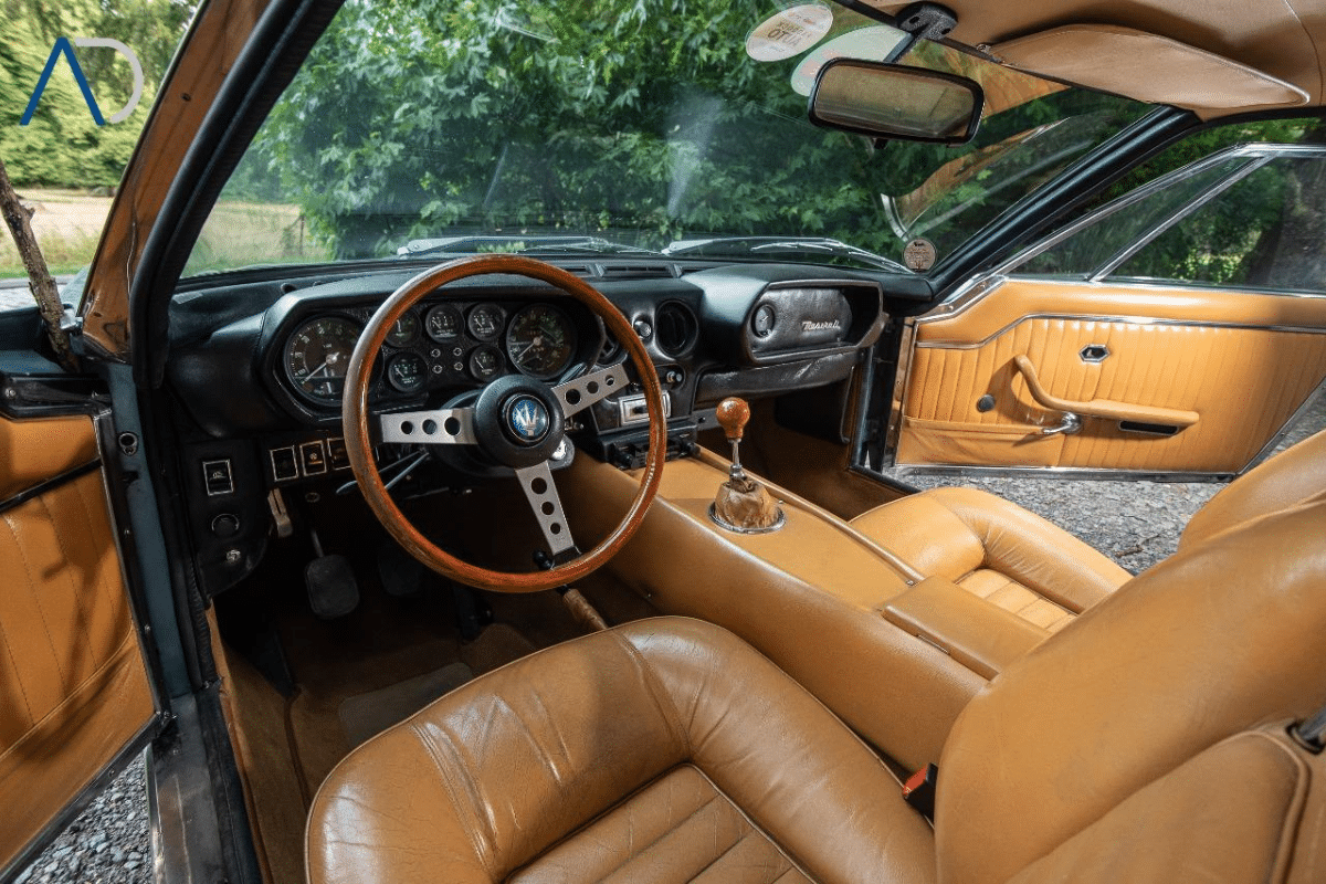 MASERATI Indy 4200 Vignale - 1970 vue du volant