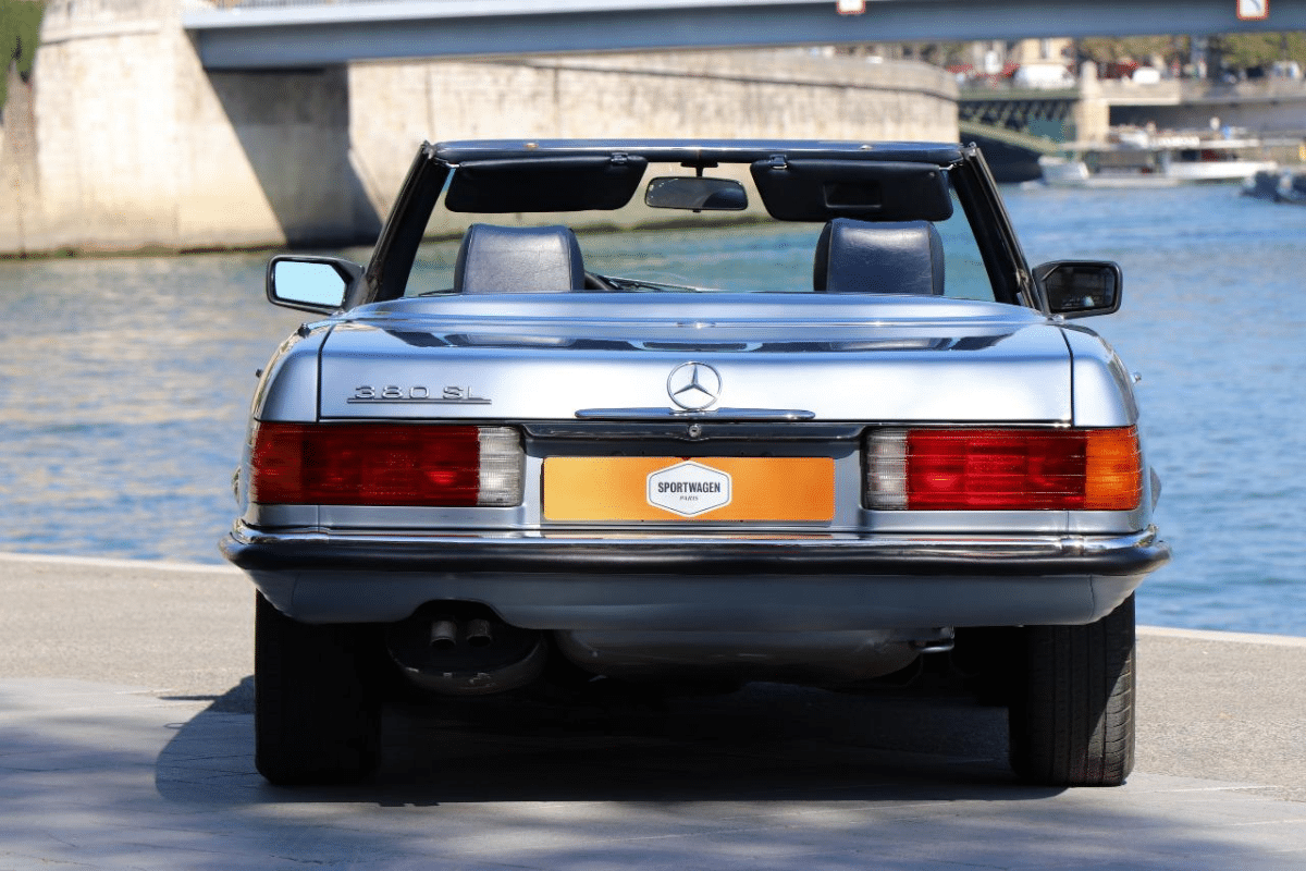 MERCEDES 380 SL - 1984 vue de derrière