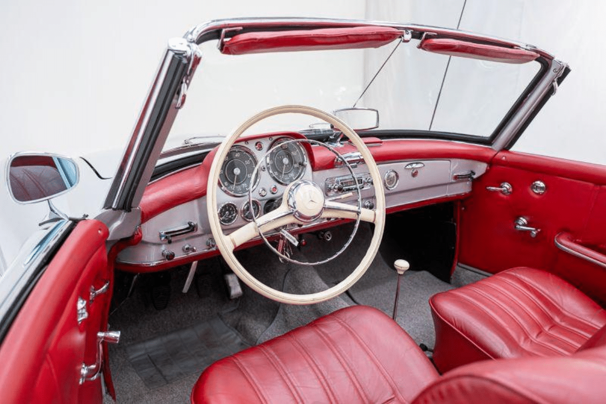 MERCEDES-BENZ 190 SL + Hardtop - 1962 vue du volant