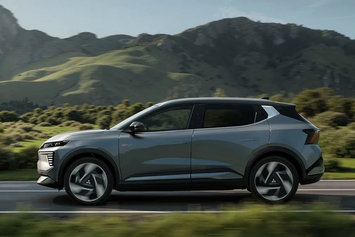 Mitsubishi Eclipse Cross vu de profil