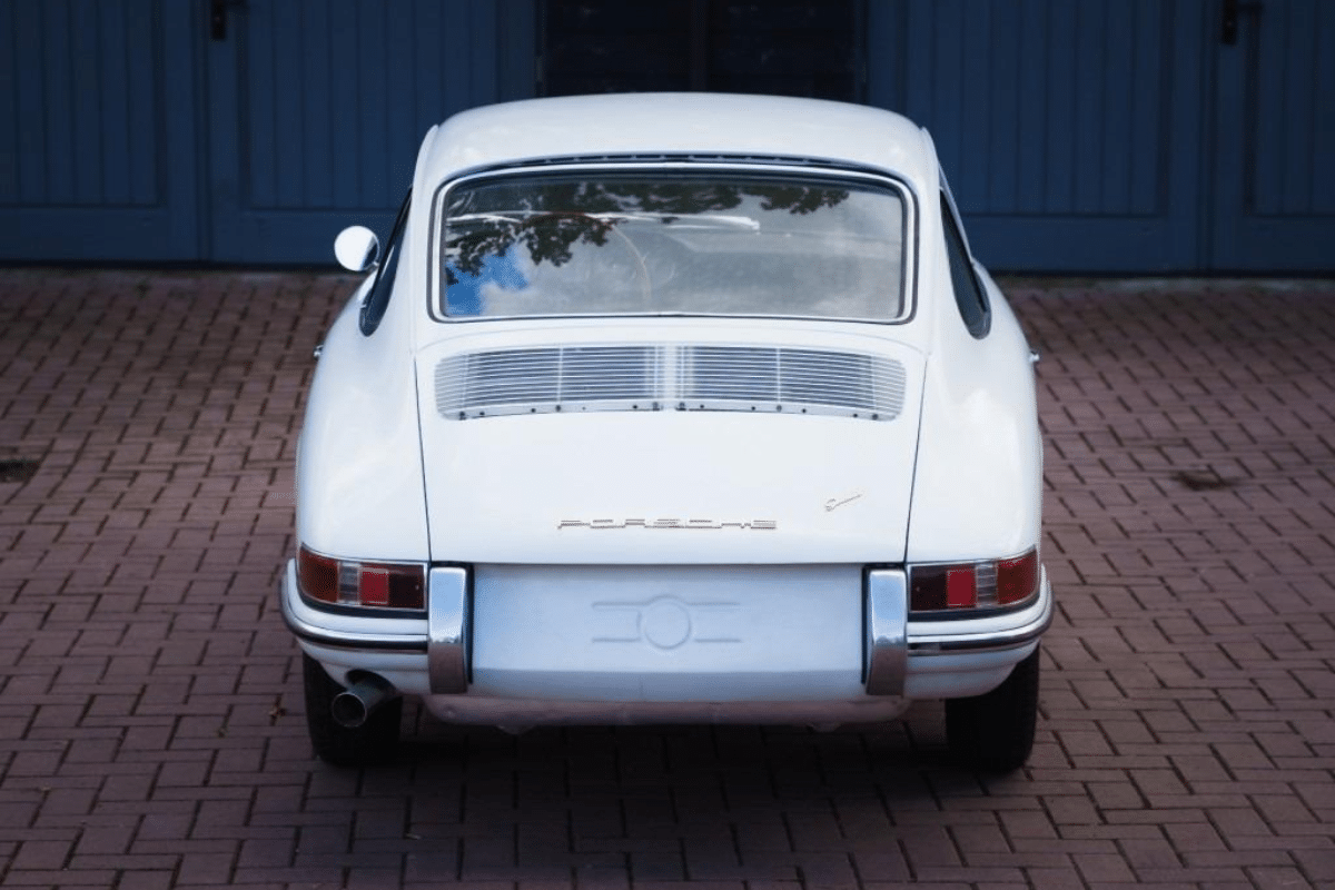 PORSCHE 911 - 1965 vue de derrière